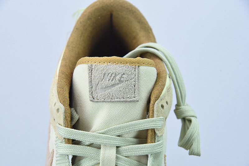 NIKE WMNS DUNK LOW 