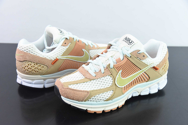 Nike Air Zoom Vomero 5 