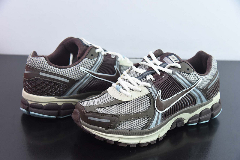 Nike Zoom Vomero 5 "Earth & Fossil" FD9920-022