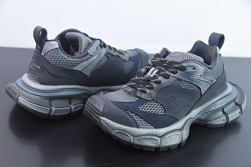 BC XL Sneakers