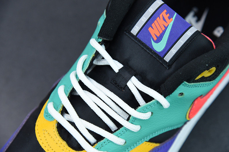 NIKE AIR MAX 1 SE 