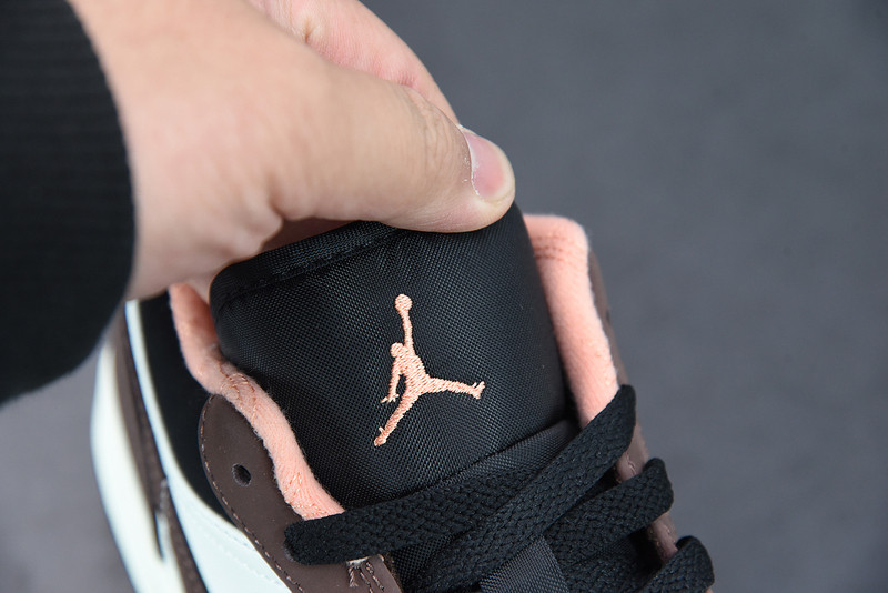 AIR JORDAN 1 LOW 