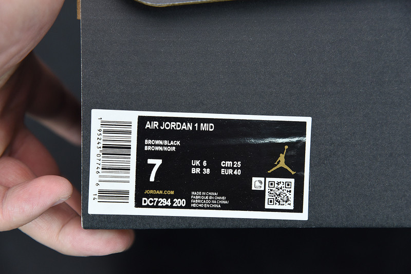 AIR JORDAN 1 MID SE 