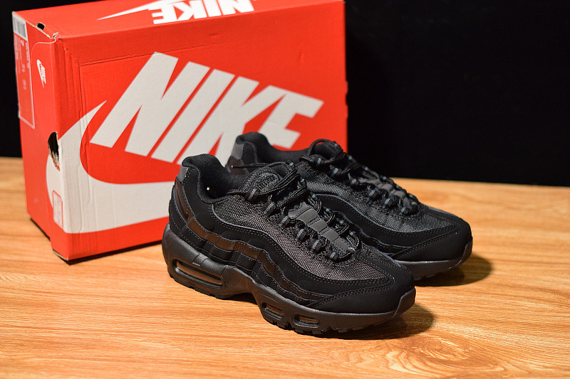 NIKE AIR MAX 95 TRIPLE BLACK 609048-092
