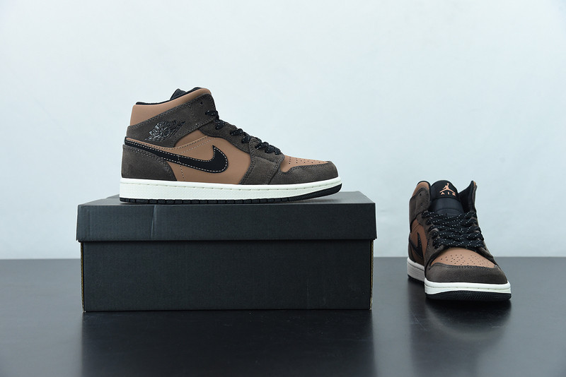 AIR JORDAN 1 MID SE 