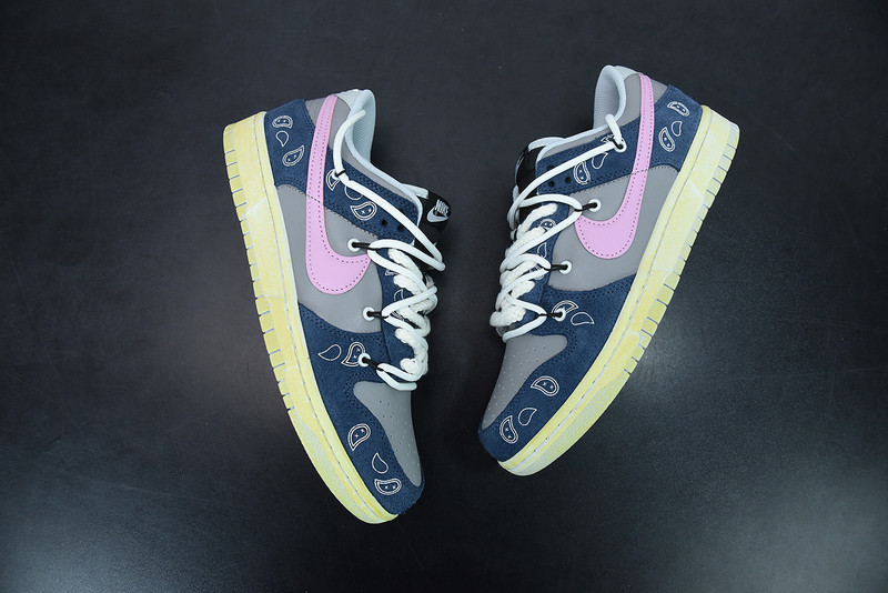 NIKE SB DUNK LOW
