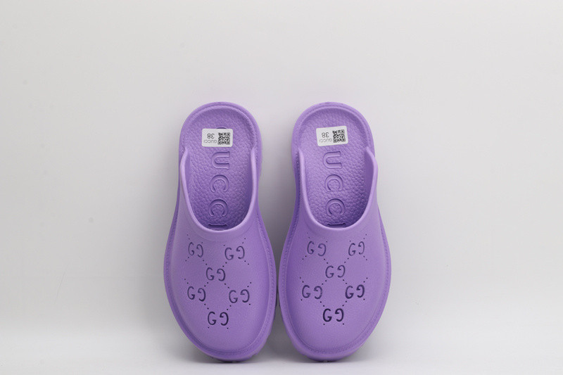 G*u*i sandals low
