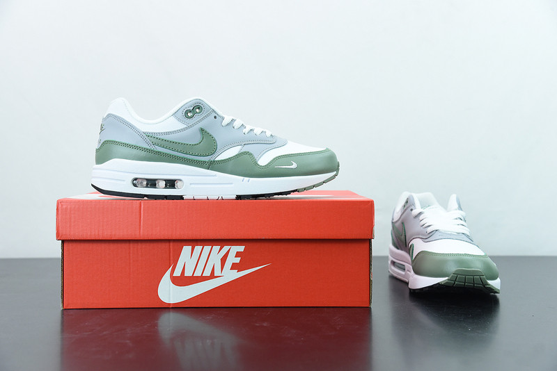 NIKE AIR MAX 1 PREMIUM 