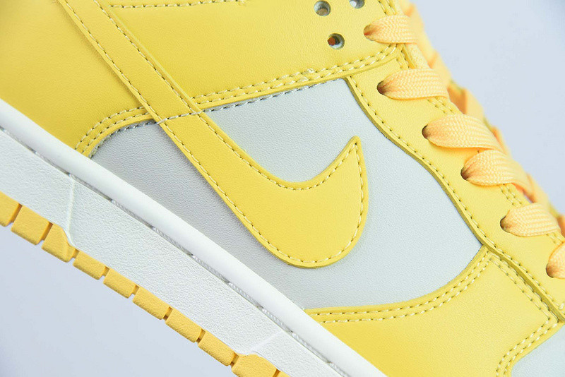 Nike WMNS DUNK LOW 