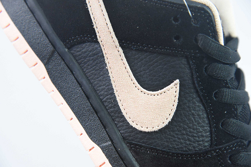 Nike SB Dunk Low 