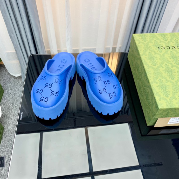 G*u*i sandals high