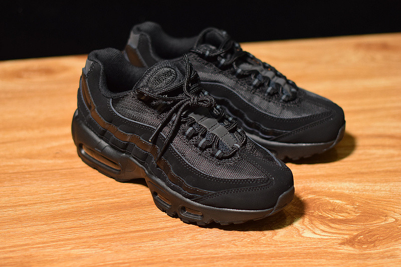 NIKE AIR MAX 95 TRIPLE BLACK 609048-092