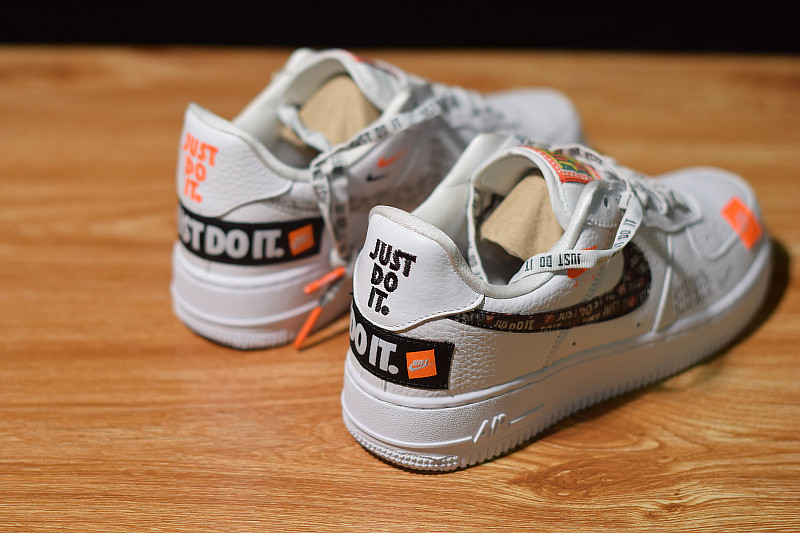 NIKE AIR FORCE 1 