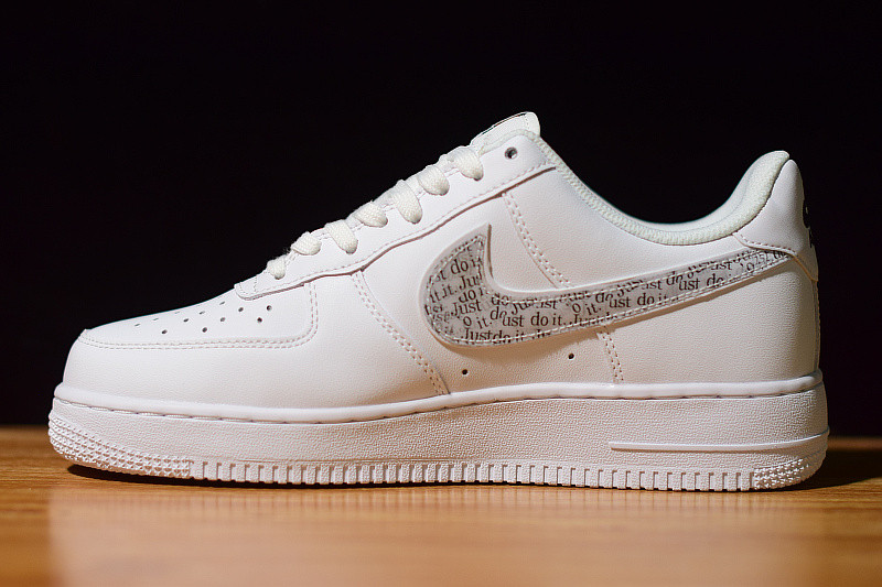 NIKE AIR FORCE 1 