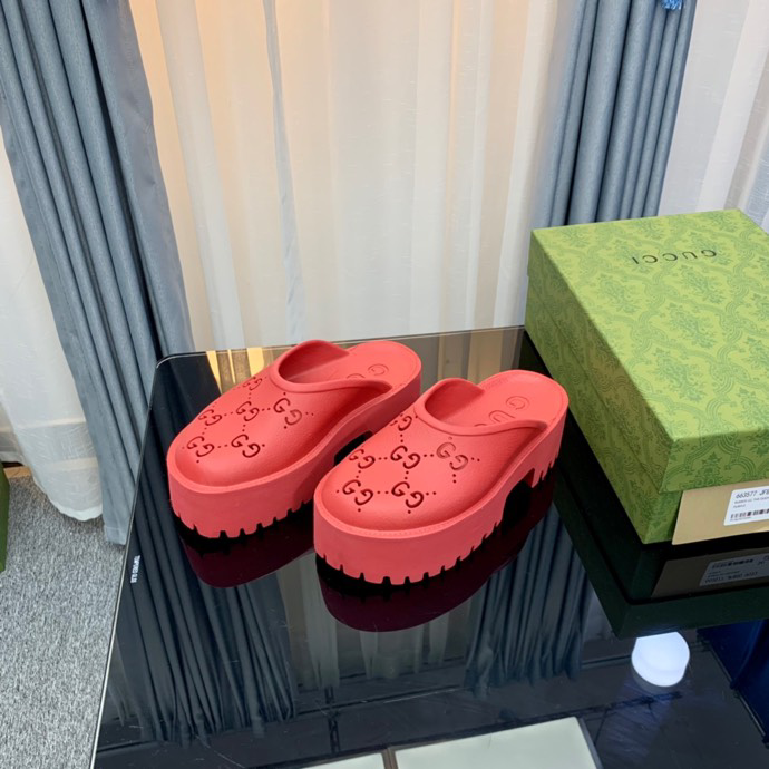 G*u*i sandals high