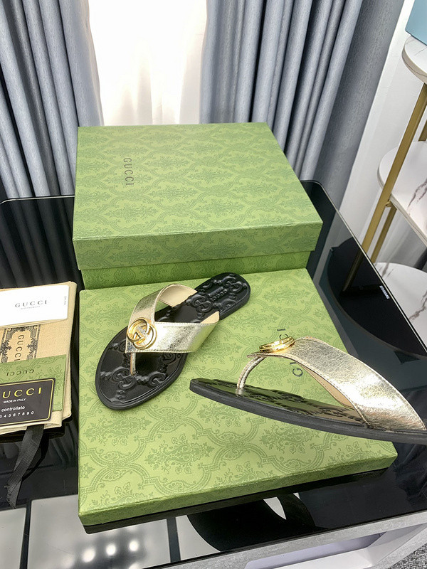 G*u*i sandals