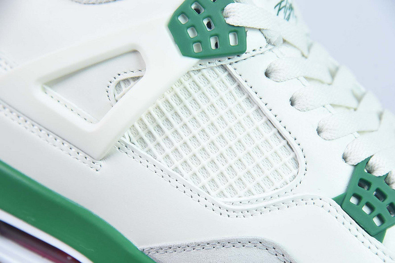 NIKE SB X AIR JORDAN 4 RETRO 