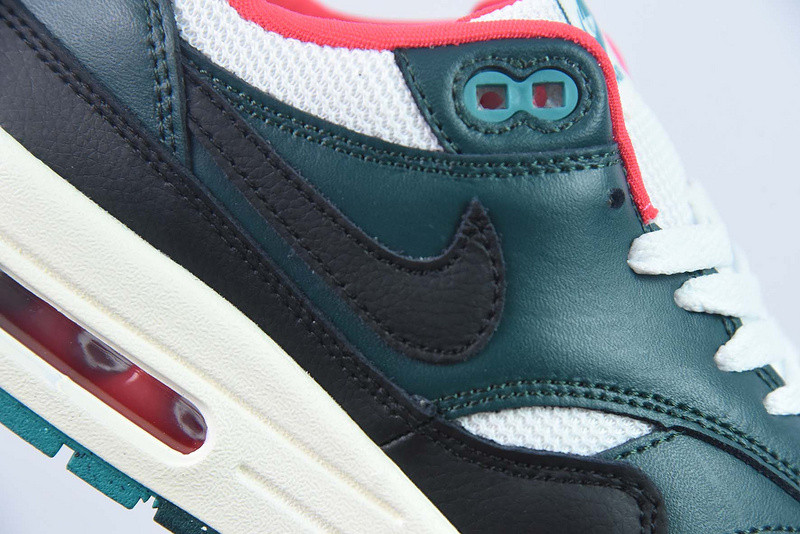 LeBron James Nike Air Max 1 "Liverpool" FB8914-100