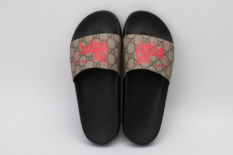 G*u*i sandals