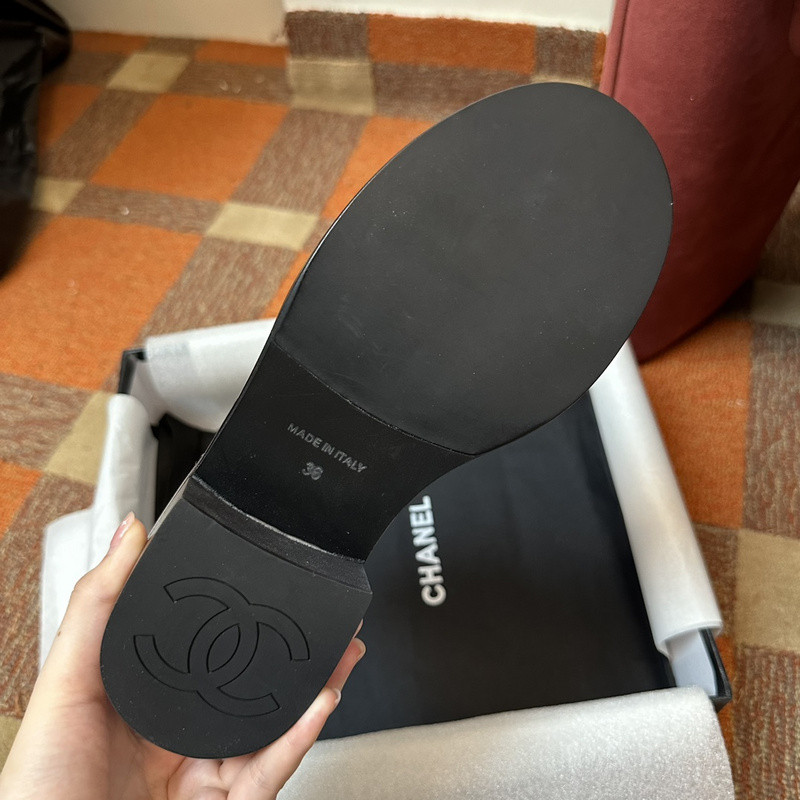 Ch*el sneaker