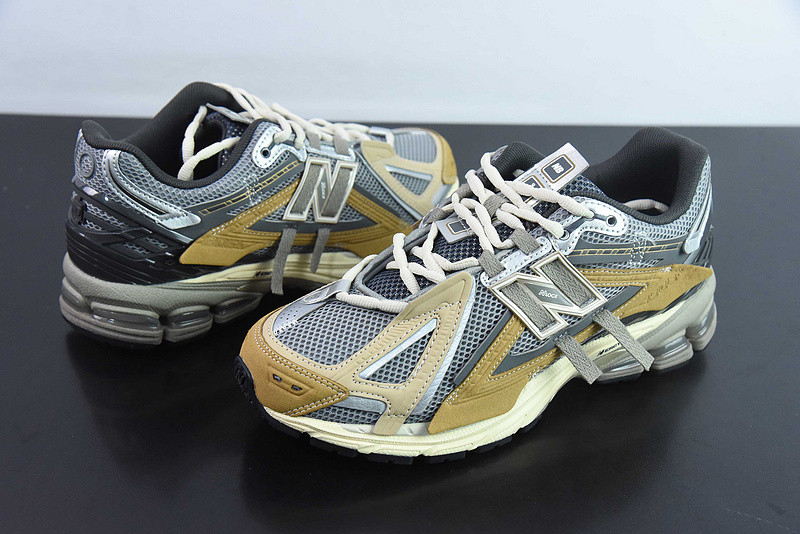 NEW BALANCE SNEAKER