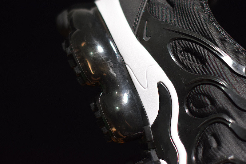 NIKE AIR VAPORMAX PLUS TRIPLE BLACK 924453-004