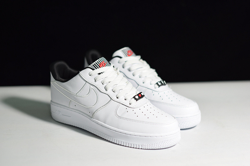NIKE AIR FORCE 1 07 SE LX 