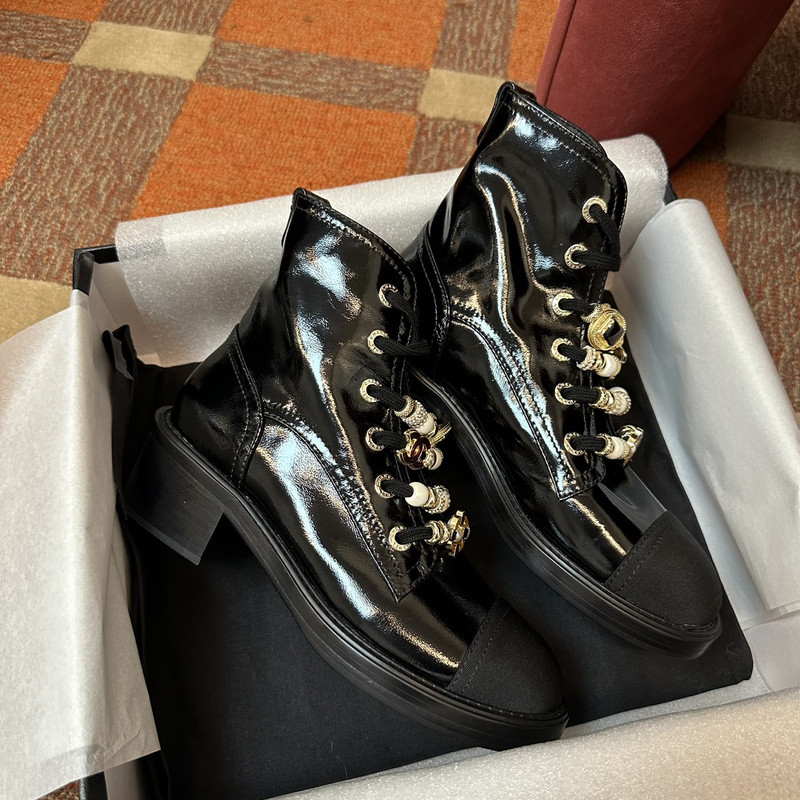 Ch*el sneaker