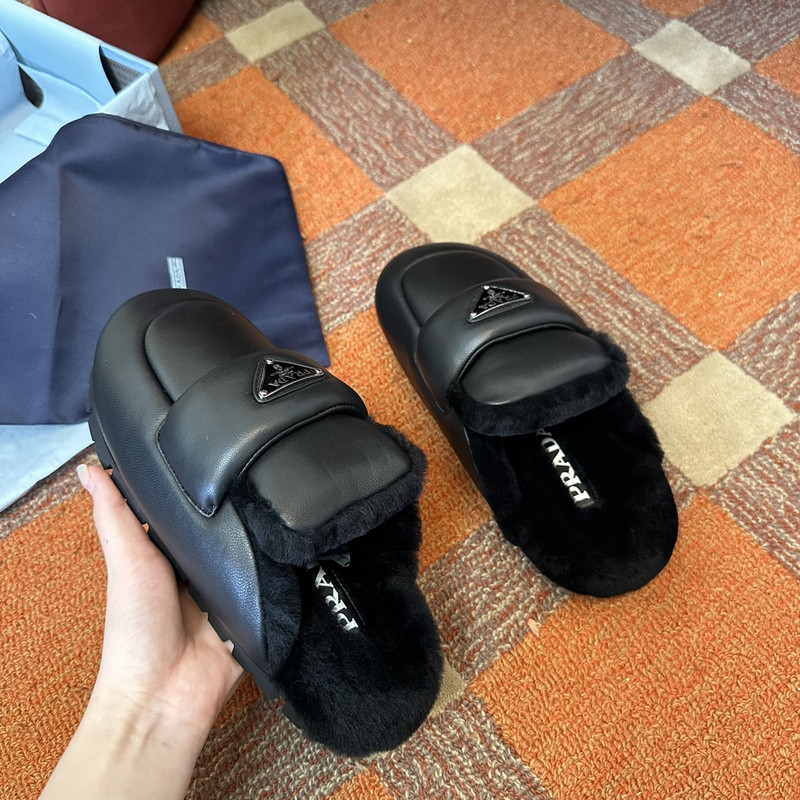 Pra*a sandals