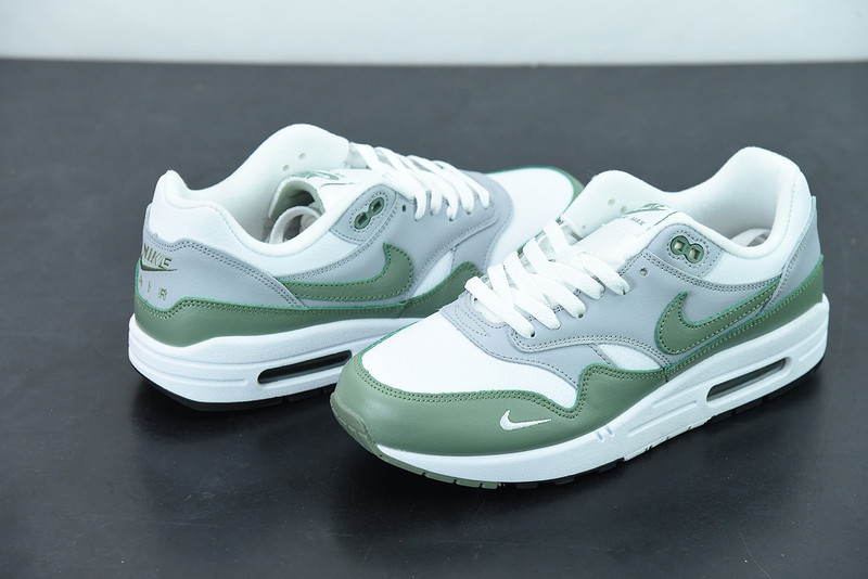 NIKE AIR MAX 1 PREMIUM 
