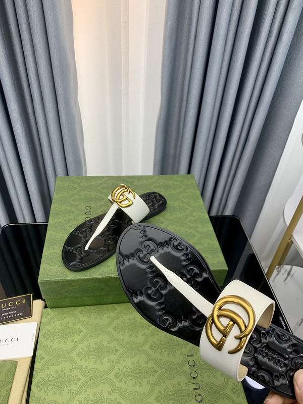 G*u*i sandals