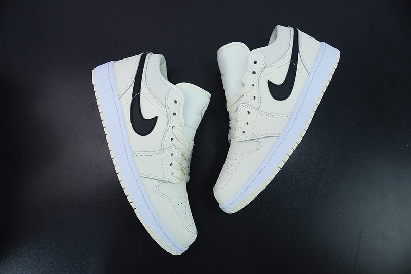 WMNS AIR JORDAN 1 LOW 