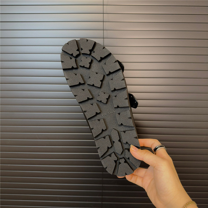 Pra*a sandals