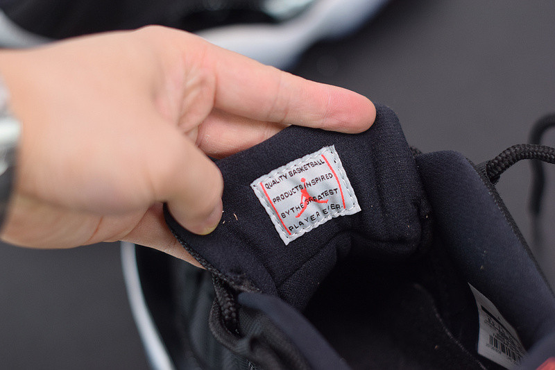 AIR JORDAN 11 RETRO LOW  