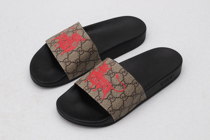 G*u*i sandals