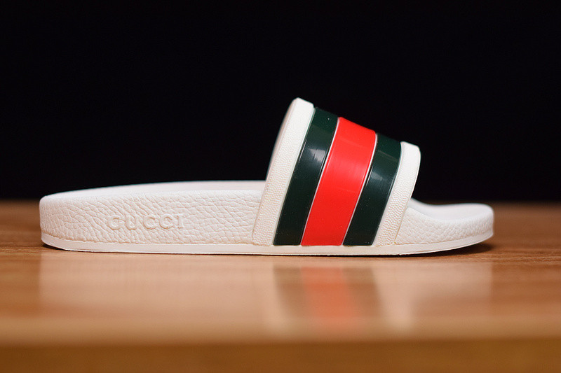 G*u*i sandals
