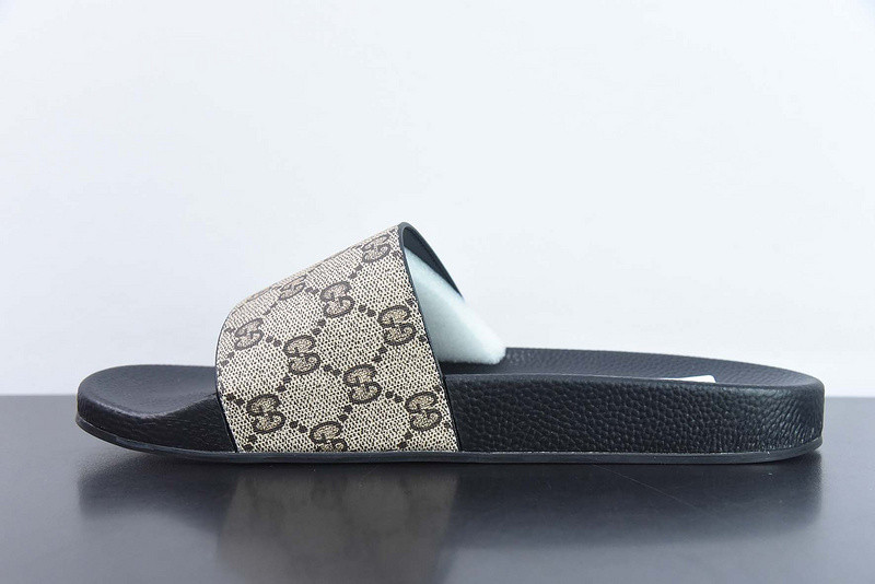 G*u*i sandals