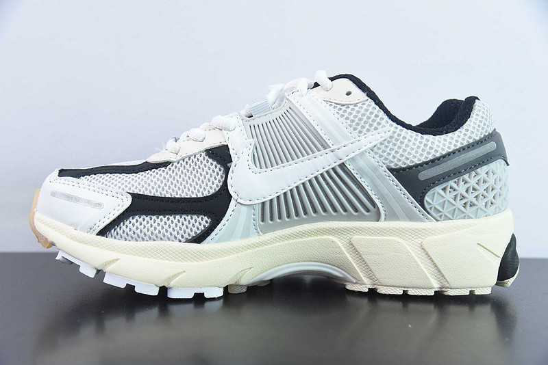 Nike Air Zoom Vomero 5 