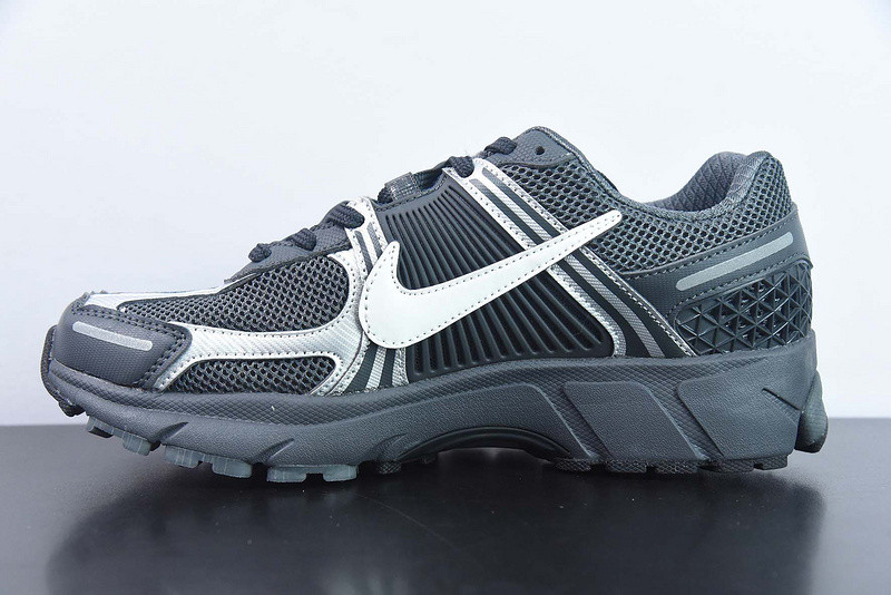 Nike Air Zoom Vomero 5 