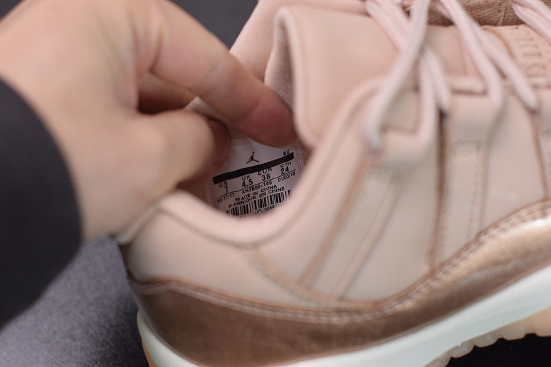 AIR JORDAN 11 LOW 