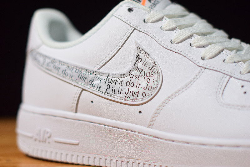 NIKE AIR FORCE 1 