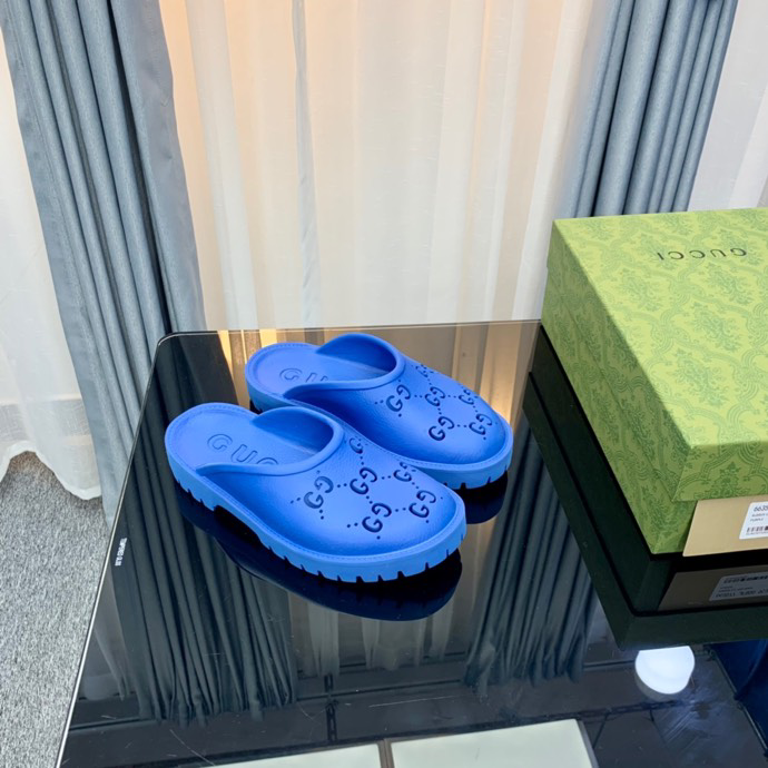 G*u*i sandals low