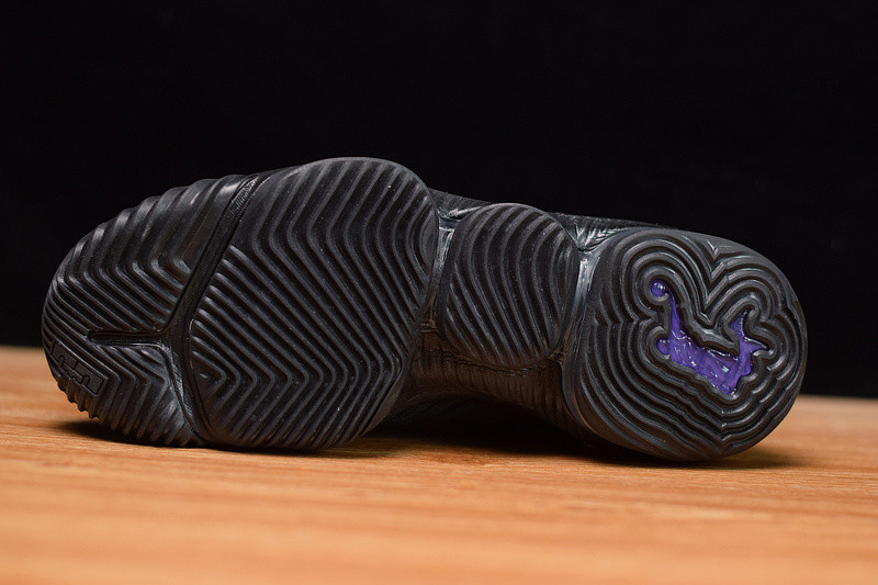 NIKE LEBRON 16 DRESSED FOR A KING BQ5970-007