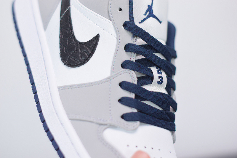 AIR JORDAN 1 LOW 