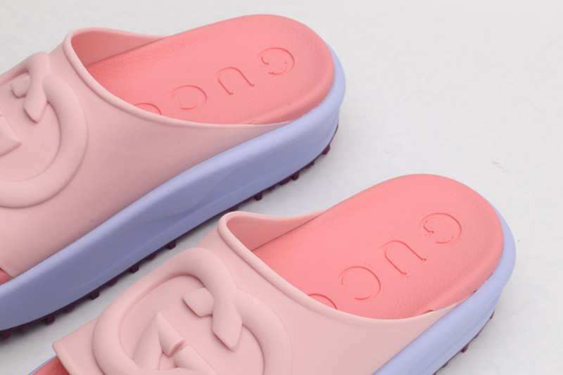 G*u*i sandals