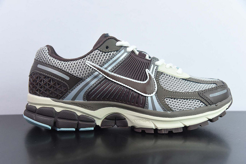 Nike Zoom Vomero 5 "Earth & Fossil" FD9920-022