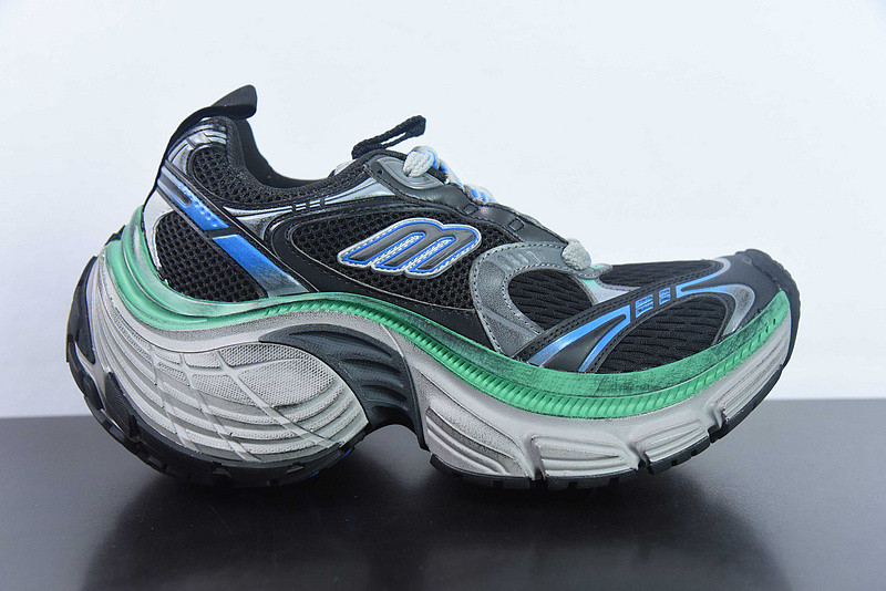 BC XL Sneakers