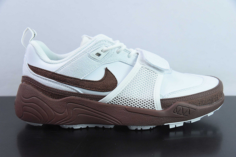 Travis Scott x Nike Zoom Field Jaxx “Light Chocolate” HQ3073-100