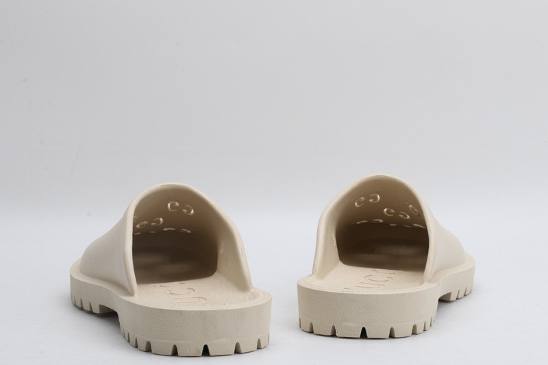 G*u*i sandals low
