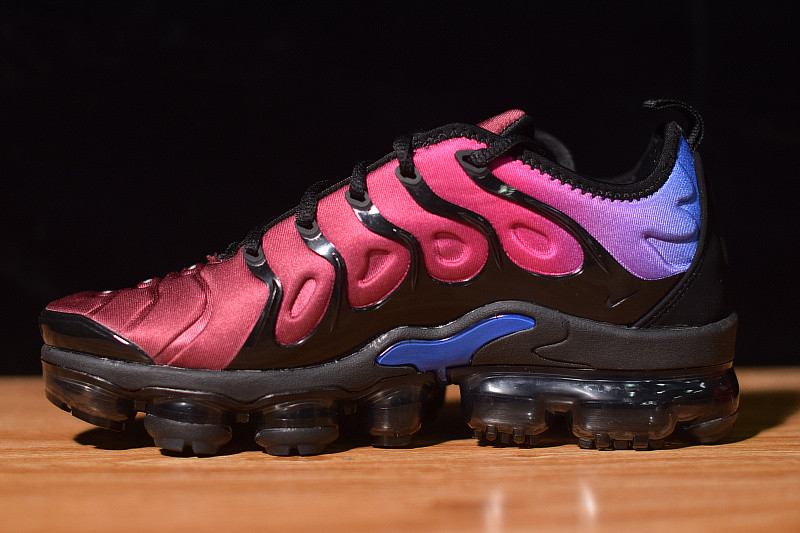 NIKE AIR VAPORMAX PLUS 